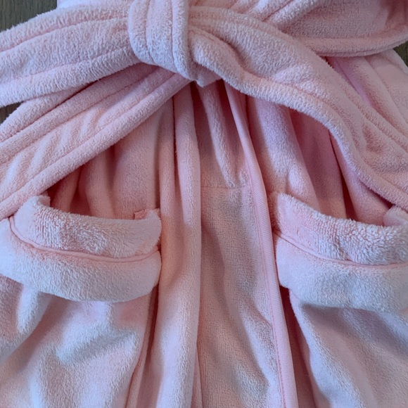 Wrap Up by VP Short Bridesmaid Robe - Picture 5 of 7